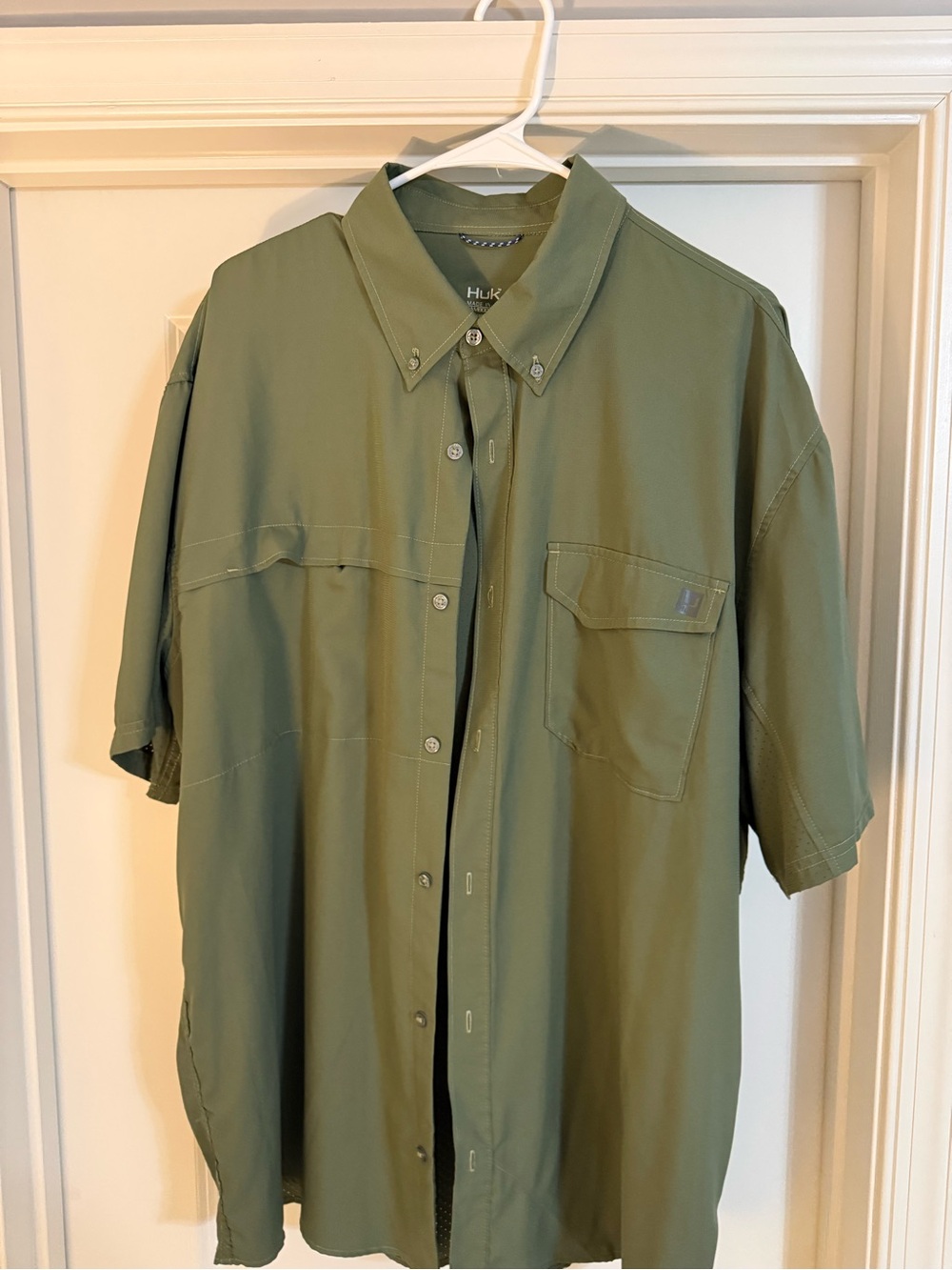 Huk Men's Button-Down Short Sleeve Shirt in Olive